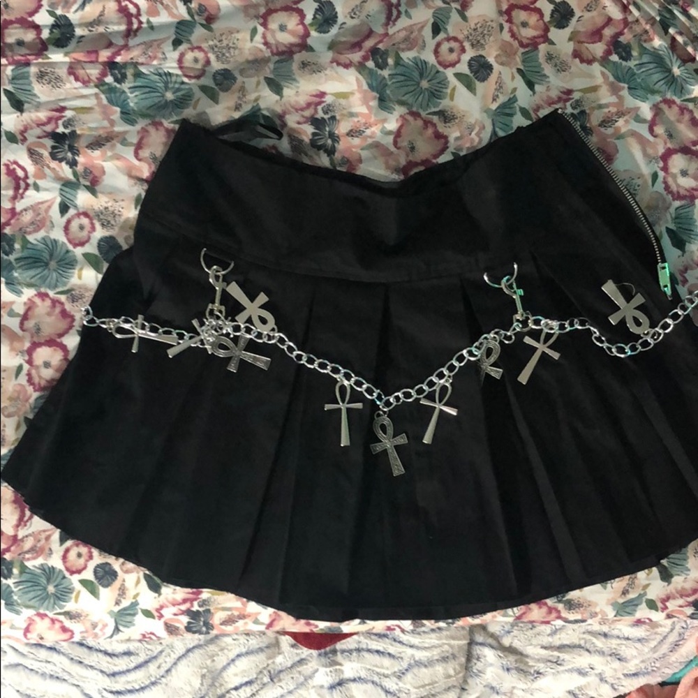 Widow skirt
